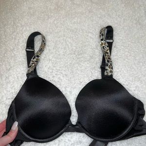 Rhinestone strap VS push up bra